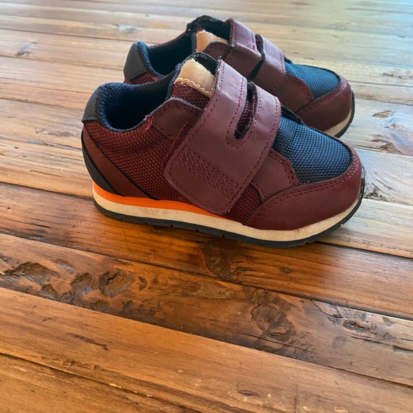 Cat and jack toddler sneakers - Picture 4 of 6